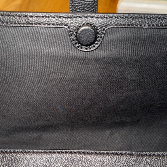 Elegant Black FOSSIL Leather Crossbody Bag - Picture 9 of 16